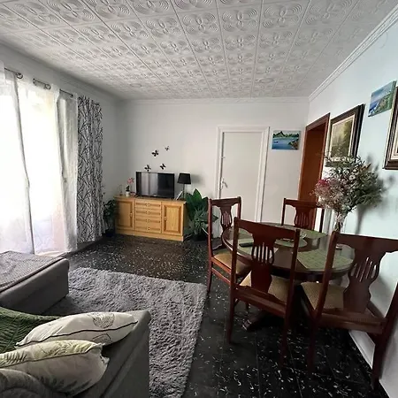 דירה Lovely 3-bedroom In