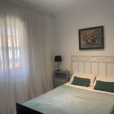 Lovely 3-bedroom In Apartment Alicante