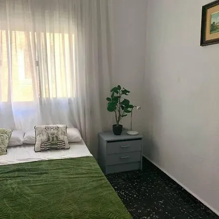 Lovely 3-bedroom In Apartment Alicante