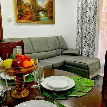 Apartment Lovely 3-bedroom In Alicante